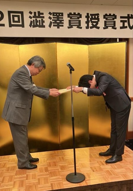 bestowal2.jpg(91508 byte)